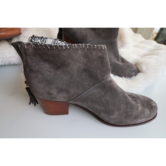 TOMS Women Sz 8 Ankle Boot Suede Leather Grey Wedge Booties Tassels Western - Picture 6 of 9